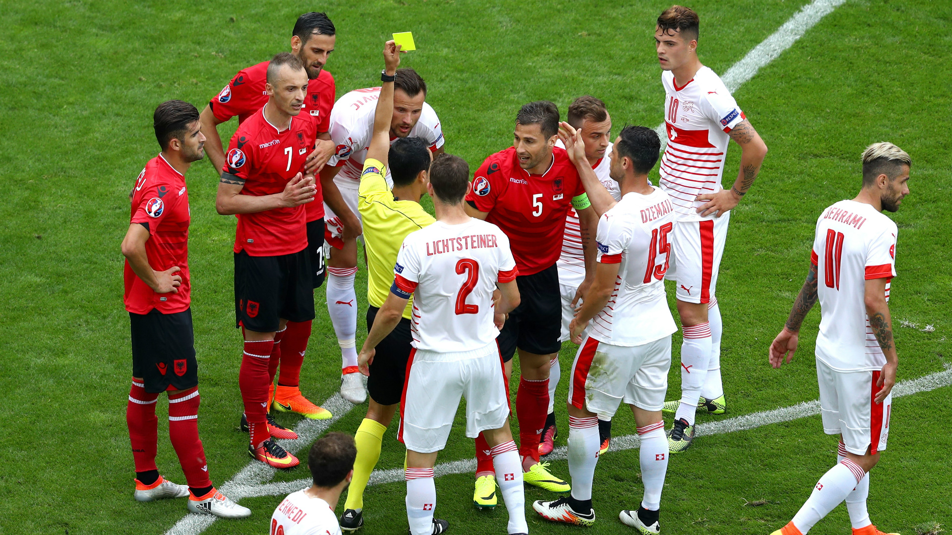 Albánia – Svájc (büntetőlapok száma: 4,5 felett)