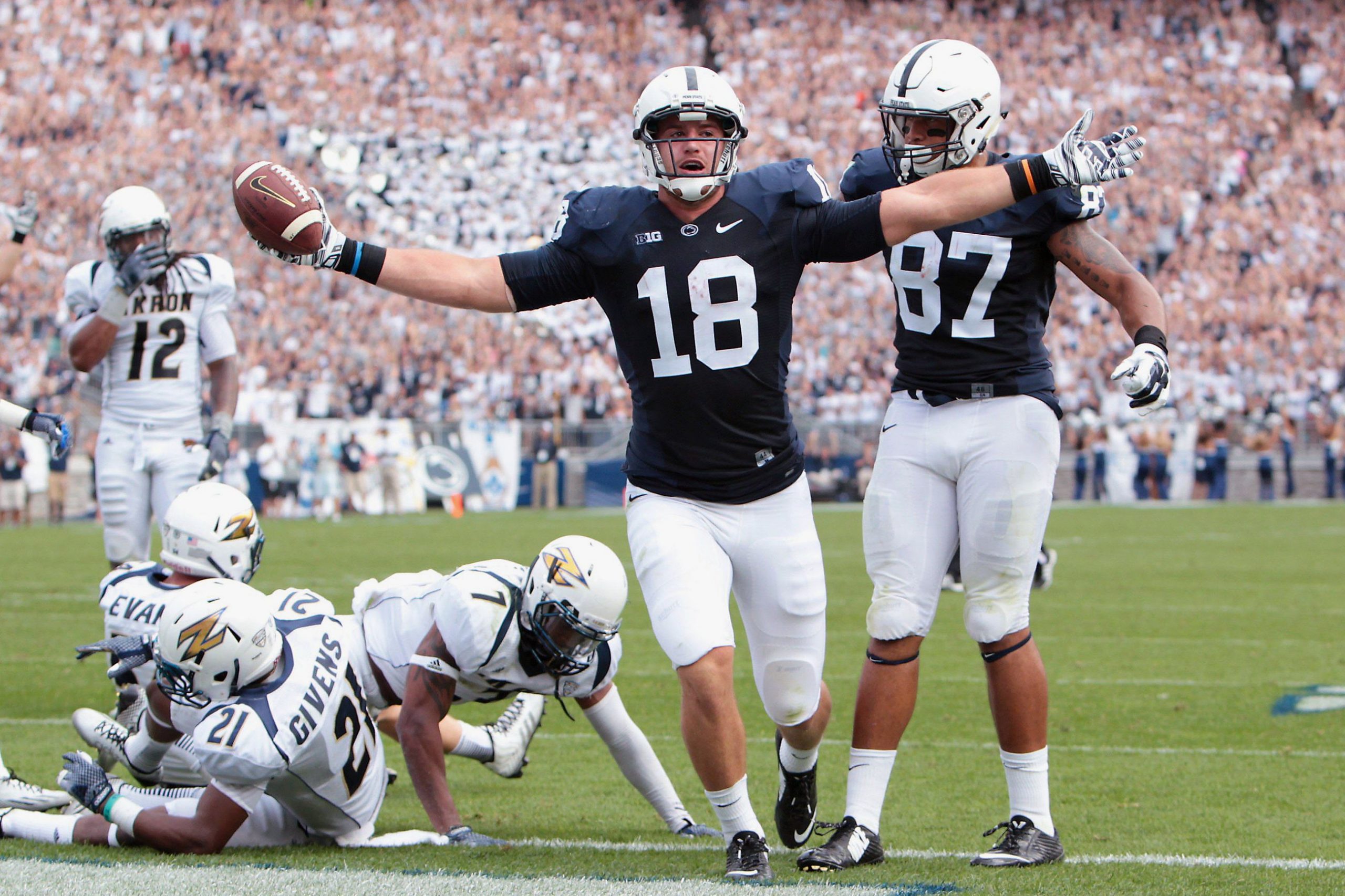 New England Patriots – Pittsburgh Steelers (Jesse James elkapott yardjai 28,5 felett) 1,83