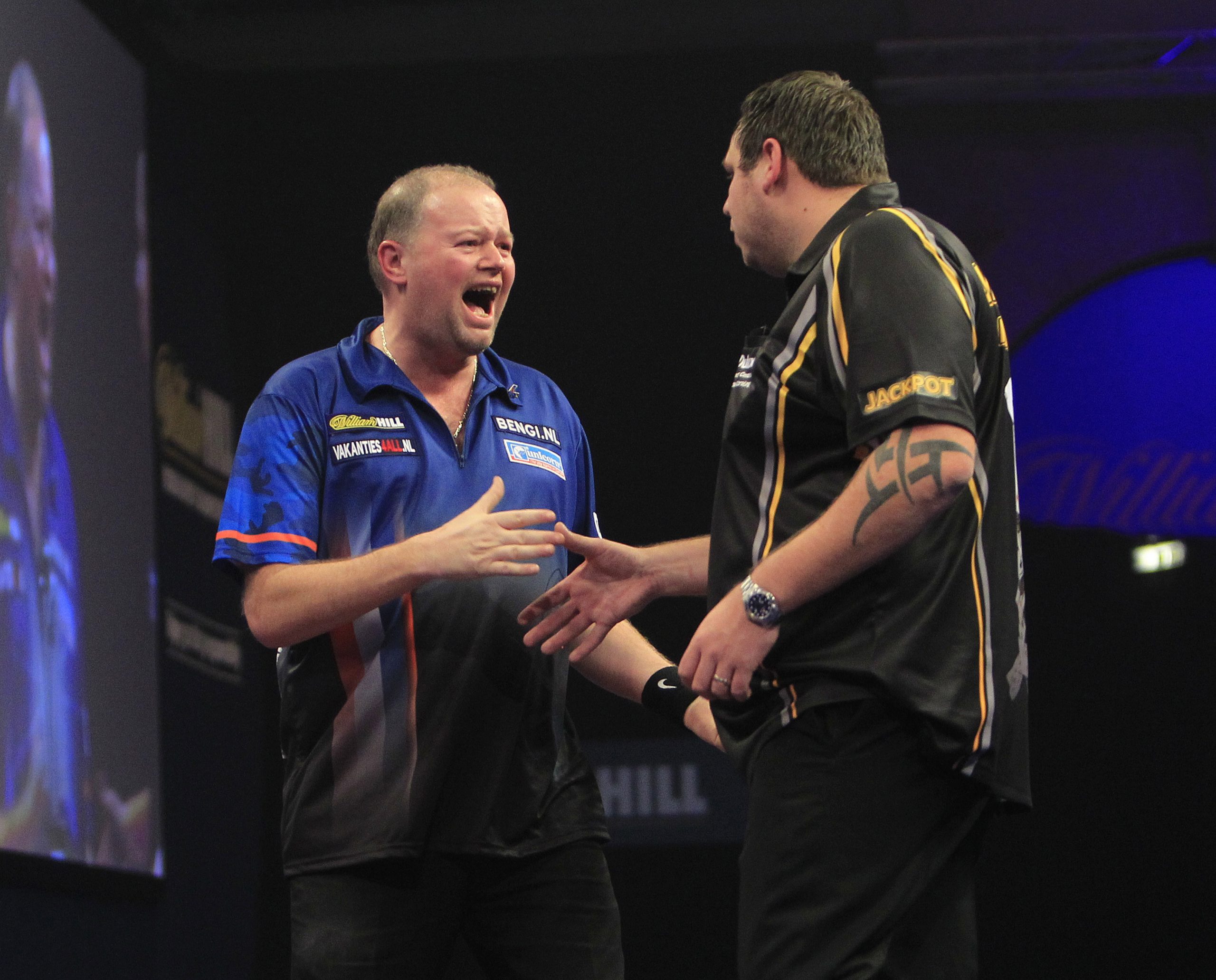 Raymond van Barneveld – Adrian Lewis (Összes 180: 6,5 felett) 1,90