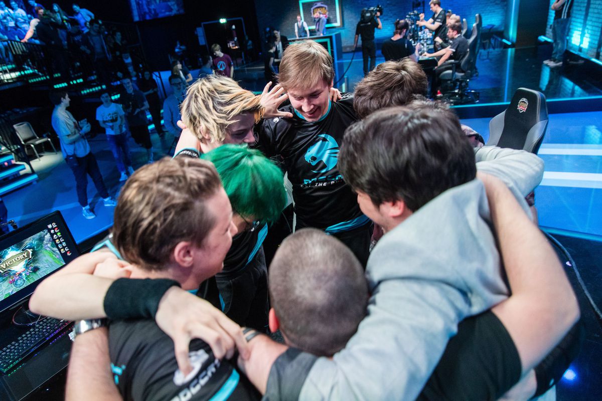 Misfits – Roccat (mérkőzés győztese) H 1,72