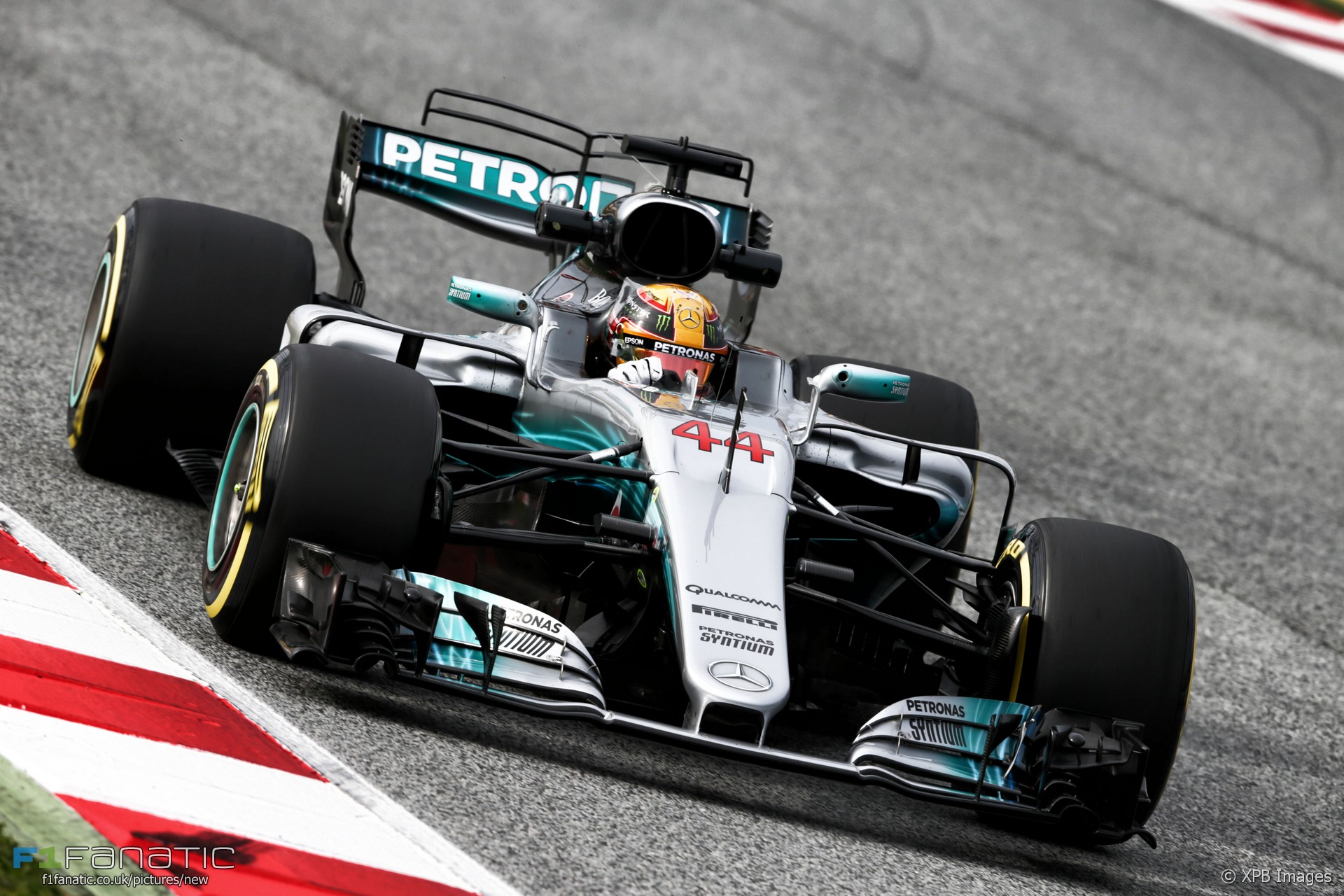 leggyorsabb kör: (Lewis Hamilton) 2,2