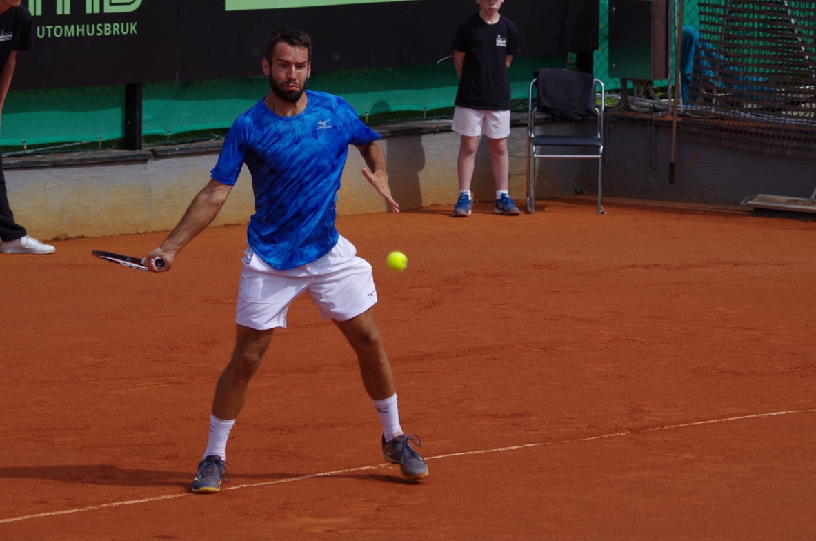 Stakhovsky – Safranek (AH +5,5) V 1,71