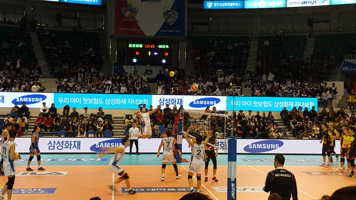 Samsung Blue Fangs – Hyundai Skywalkers (bármely szett eljut az extra pontokig: igen) 5,00