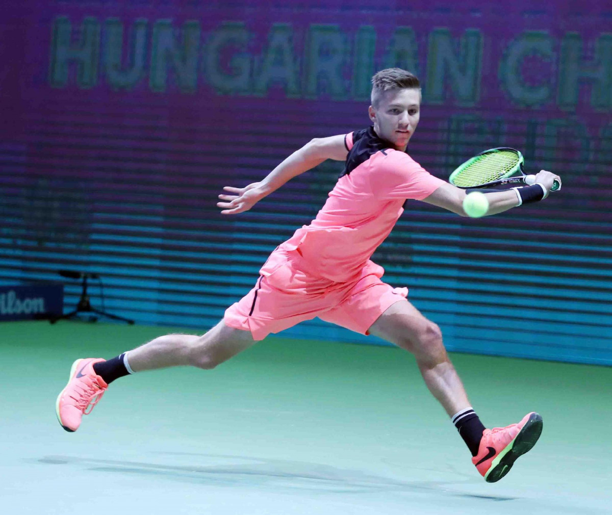 Valkusz – Kuhn (20,5 játék felett) 1,8