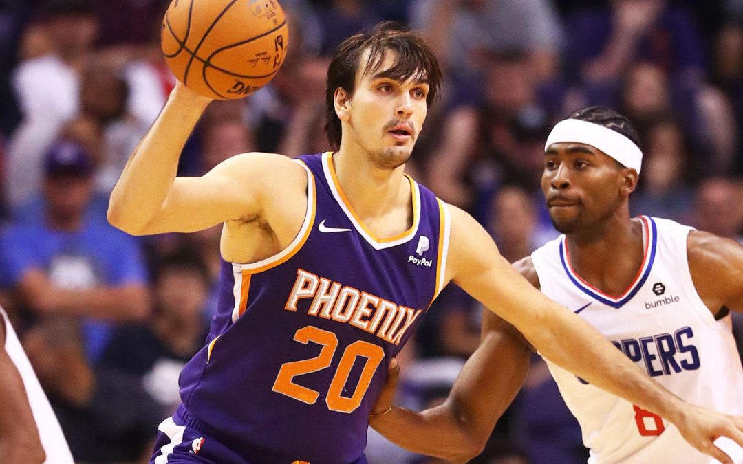 Charlotte Hornets – Phoenix Suns (D. Saric pontjai, lepattanói és gólpasszai: 21,5 felett) 2,10