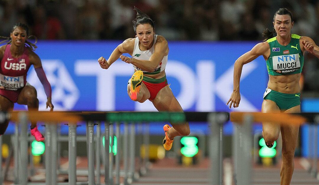 atlétika VB 2023 – női 100 m-es gátfutás, elődöntő (futampárosítás: Kozák L. – R. Hurske) H 1.85