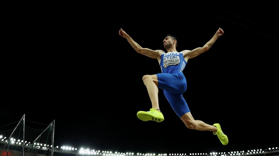 fedettpályás atlétika VB 2024 (férfi távolugrás győztese: M. Tentoglou) 2.00