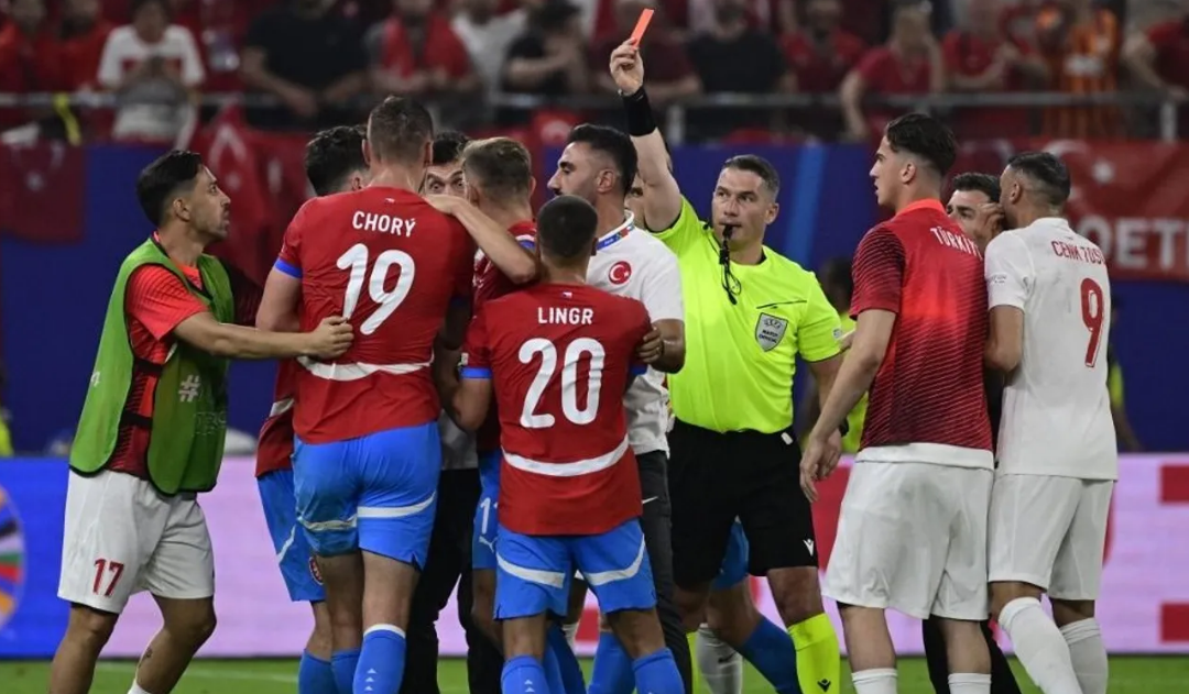 Csehország – Törökország (lesz piros lap) 4.00