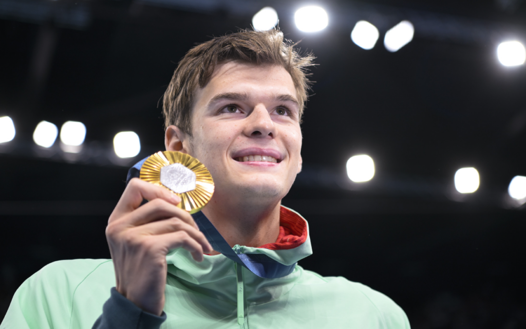 Olimpia 2024 (200 méteres hátúszás – Kós H. aranyérmet nyer) 3.00